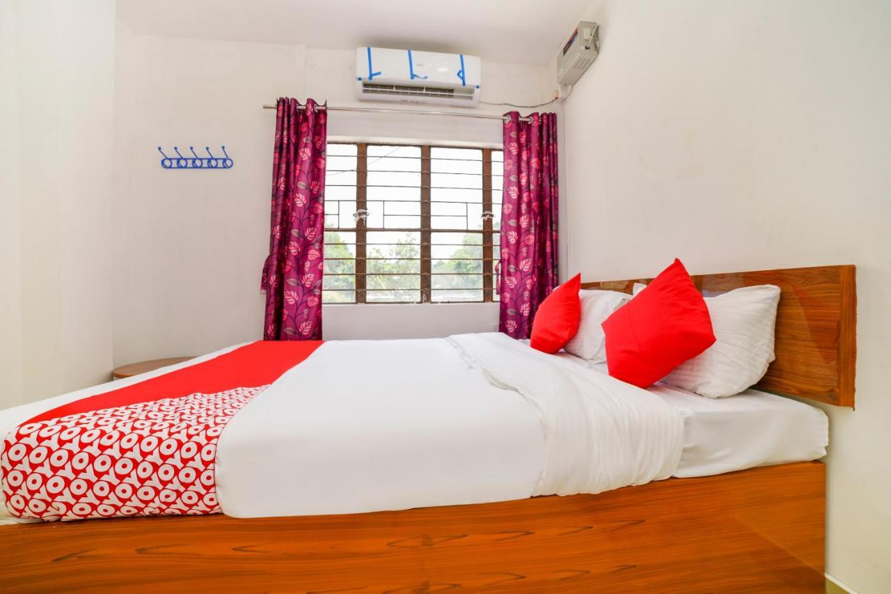 Oyo 40893 Hotel Lotus Guwahati Bagian luar foto