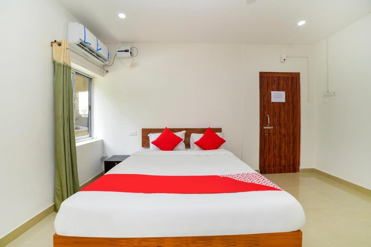 Oyo 40893 Hotel Lotus Guwahati Bagian luar foto