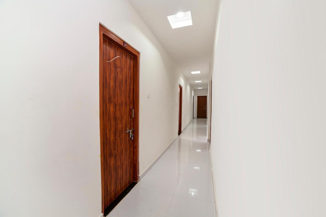 Oyo 40893 Hotel Lotus Guwahati Bagian luar foto