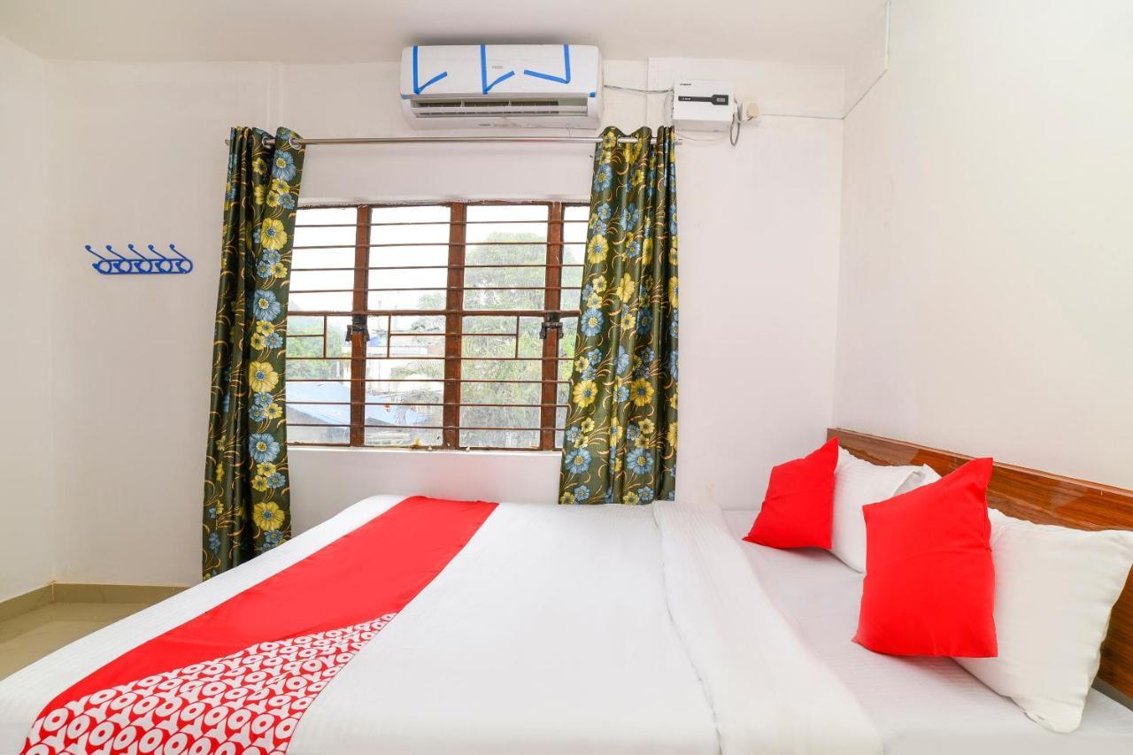 Oyo 40893 Hotel Lotus Guwahati Bagian luar foto