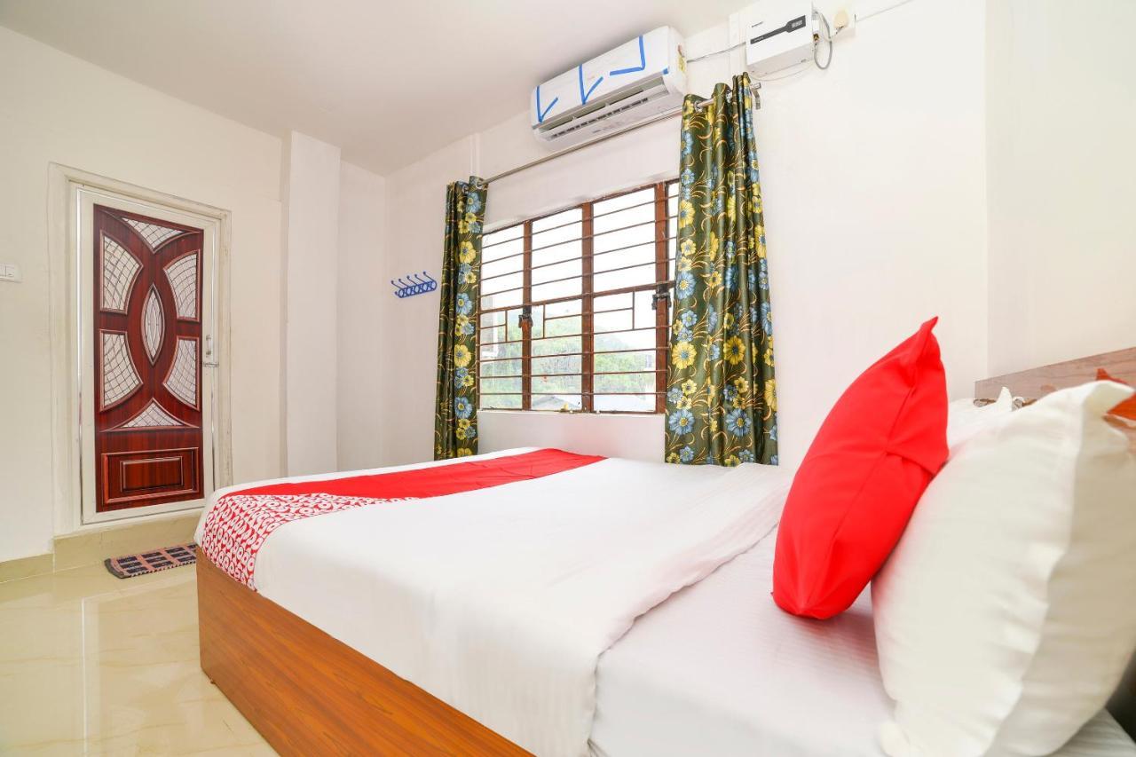 Oyo 40893 Hotel Lotus Guwahati Bagian luar foto