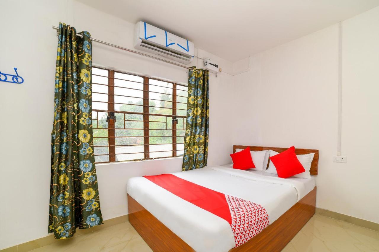Oyo 40893 Hotel Lotus Guwahati Bagian luar foto