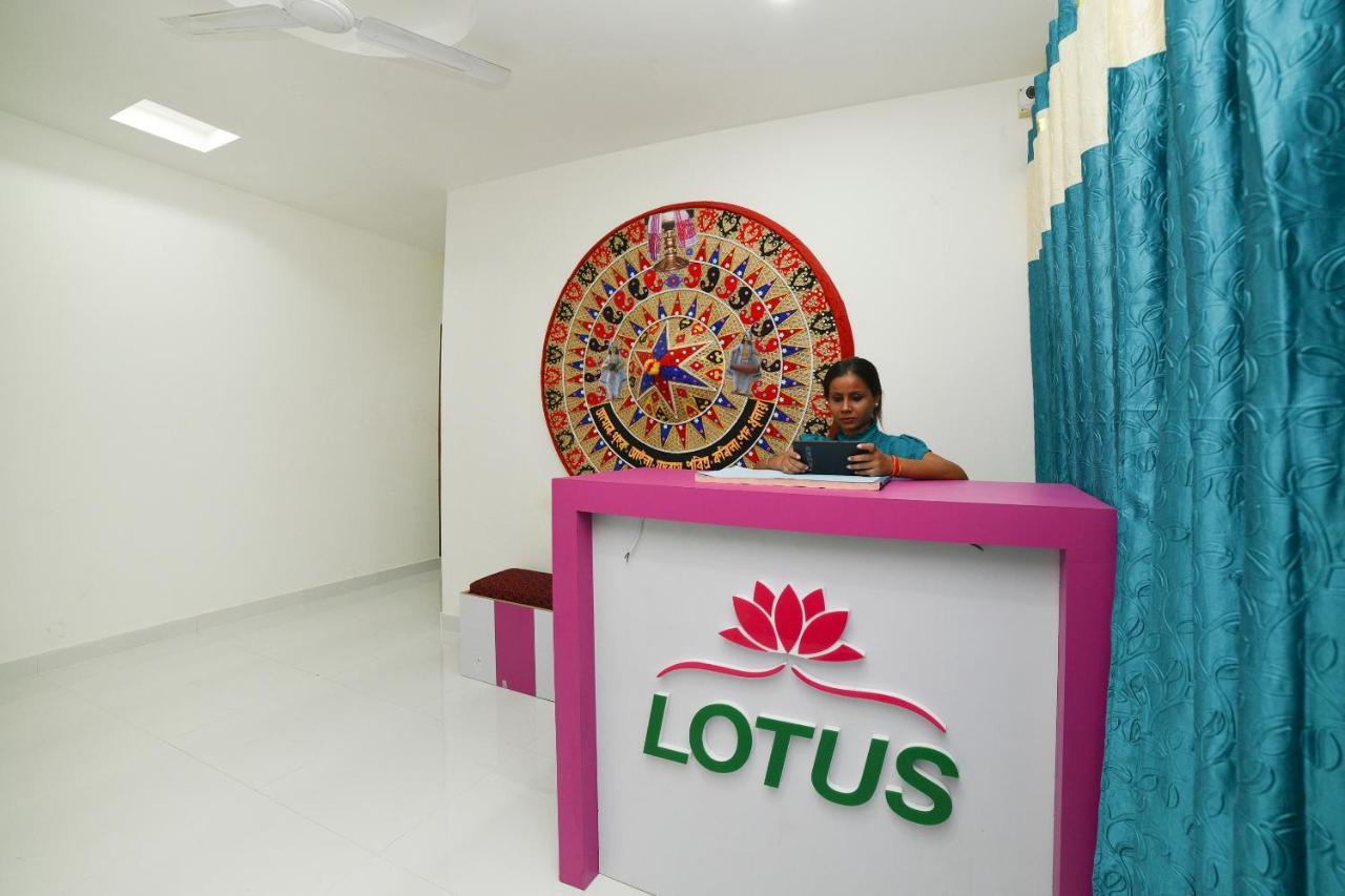 Oyo 40893 Hotel Lotus Guwahati Bagian luar foto