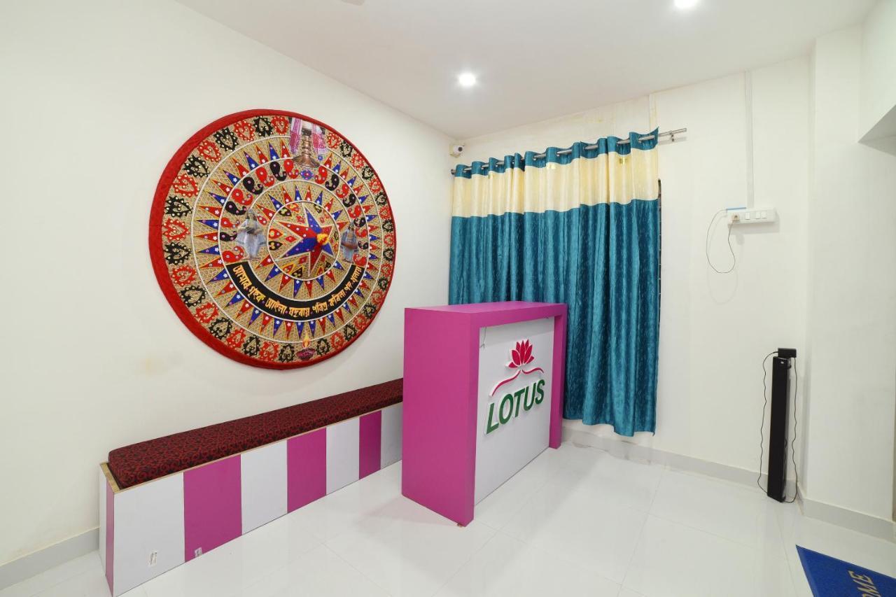 Oyo 40893 Hotel Lotus Guwahati Bagian luar foto